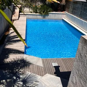 2 Pièces Rez-de-jardin Dans Maison Avec Piscine Villeneuve-Loubet